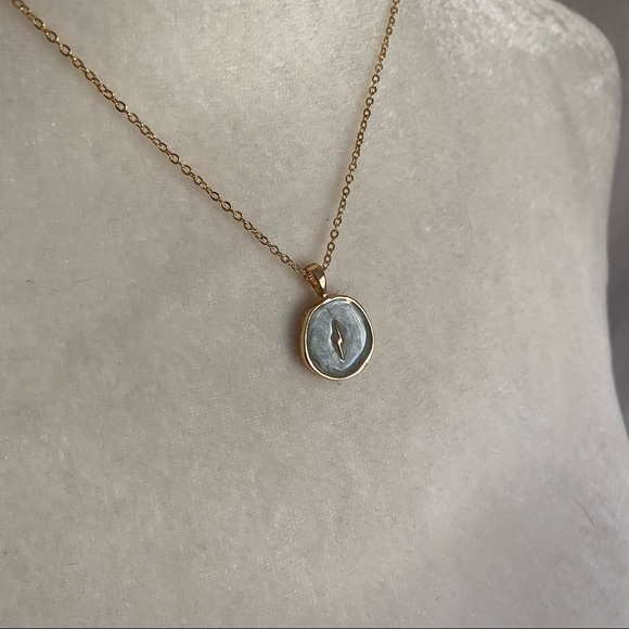 Lightning Necklace - Picture 3 of 9